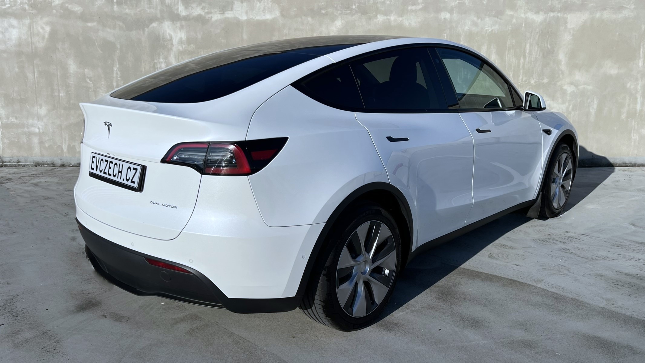 Tesla Model Y Long Range AWD 2022 — 3